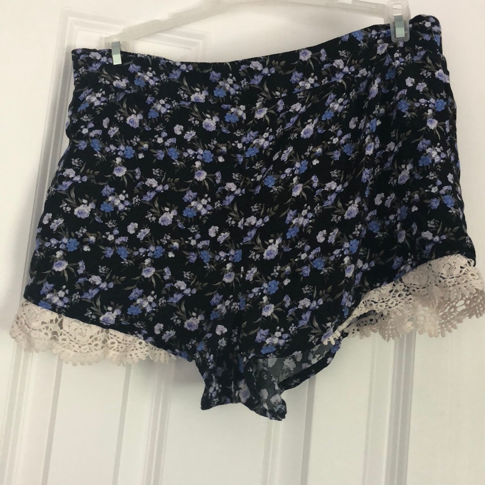 floral loose shorts